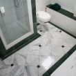 badkamer wit marmer met blokje en kader verde india